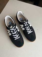 Load image into Gallery viewer, Mestari Sneaker - Black/White