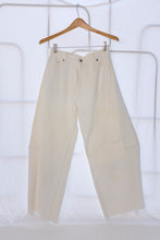 Load image into Gallery viewer, B-sides - Vintage Lasso Jean - Vintage White - flat front
