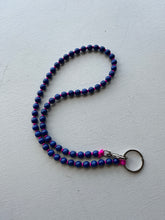 Load image into Gallery viewer, ina seifart - Perlen Long Keyholder - navy beads, fuchsia ribbon
