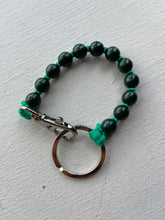 Load image into Gallery viewer, ina seifart - Perlen Short Keychain - viridian green, teal ribbon

