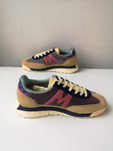Load image into Gallery viewer, Karhu Mestari Control Sneaker - Curry/Mineral Red
