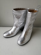 Load image into Gallery viewer, Reike Nen - Drawstring Ankle Boot - Silver
