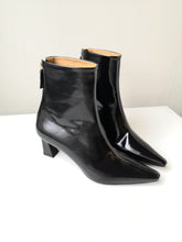 Load image into Gallery viewer, Reike Nen - Slim Lined Ankle Boots - Black
