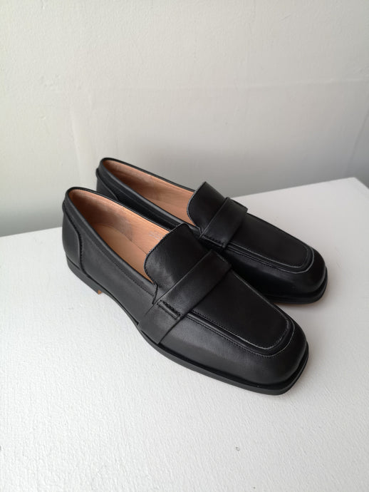 Shoe The Bear Erika Saddle Loafer - Black