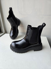 Load image into Gallery viewer, Aya Chelsea Boot - Black Patent