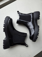 Load image into Gallery viewer, Aya Chelsea Boot - Black Patent