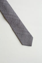 Load image into Gallery viewer, The killerton tie close up
