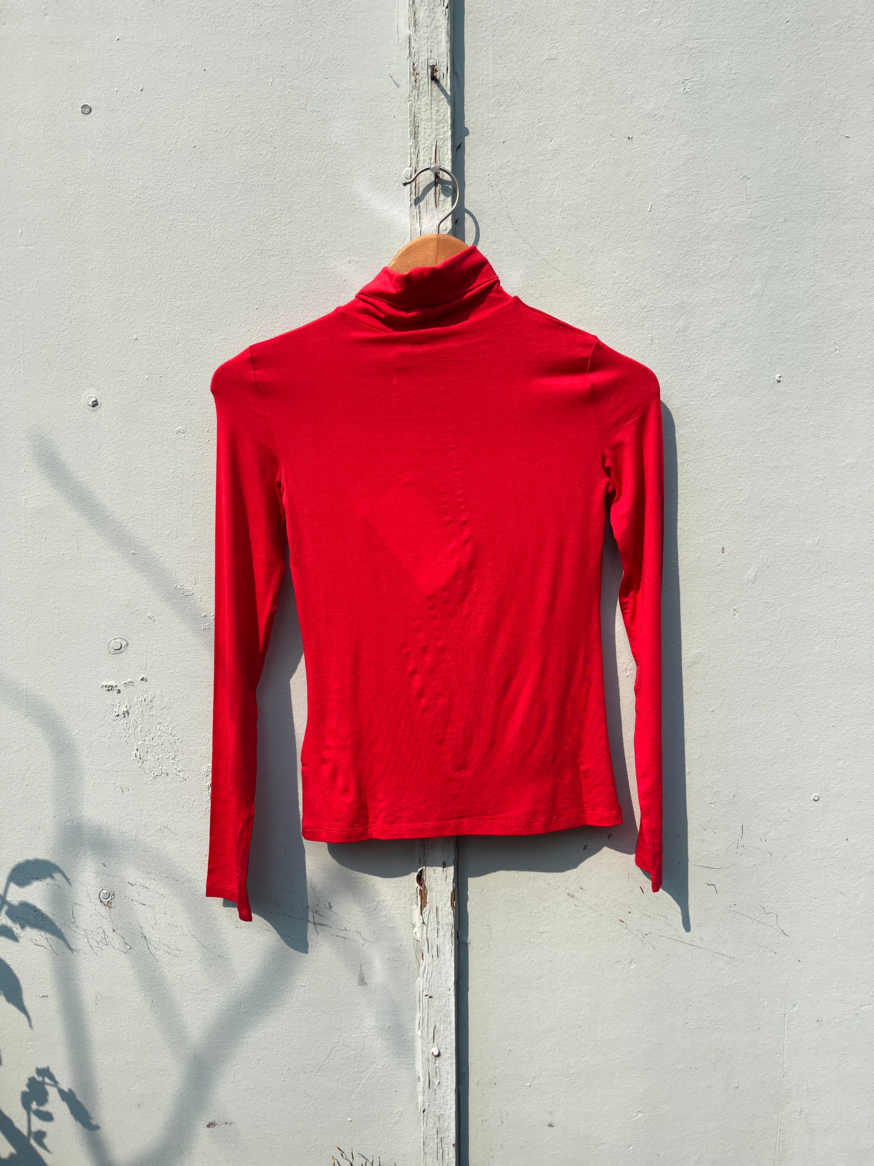 Thinking Mu - Noe Cashmere Turtleneck - Red