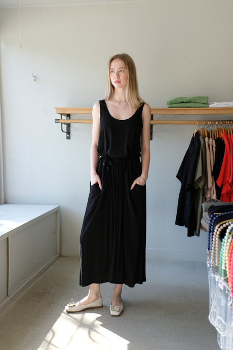 Allison Wonderland - Arts Dress - Black - front