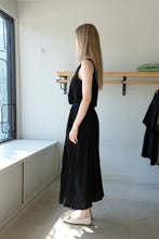 Load image into Gallery viewer, Allison Wonderland - Arts Dress - Black - side
