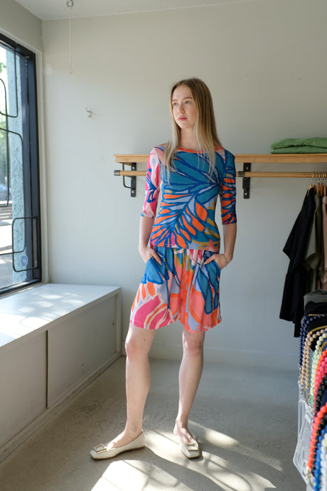 Allison Wonderland - Parrot Blouse - Tropical - front