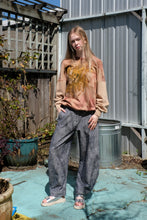 Load image into Gallery viewer, Anntian - Sweatshirt - Print B (Pink Floral) - front2
