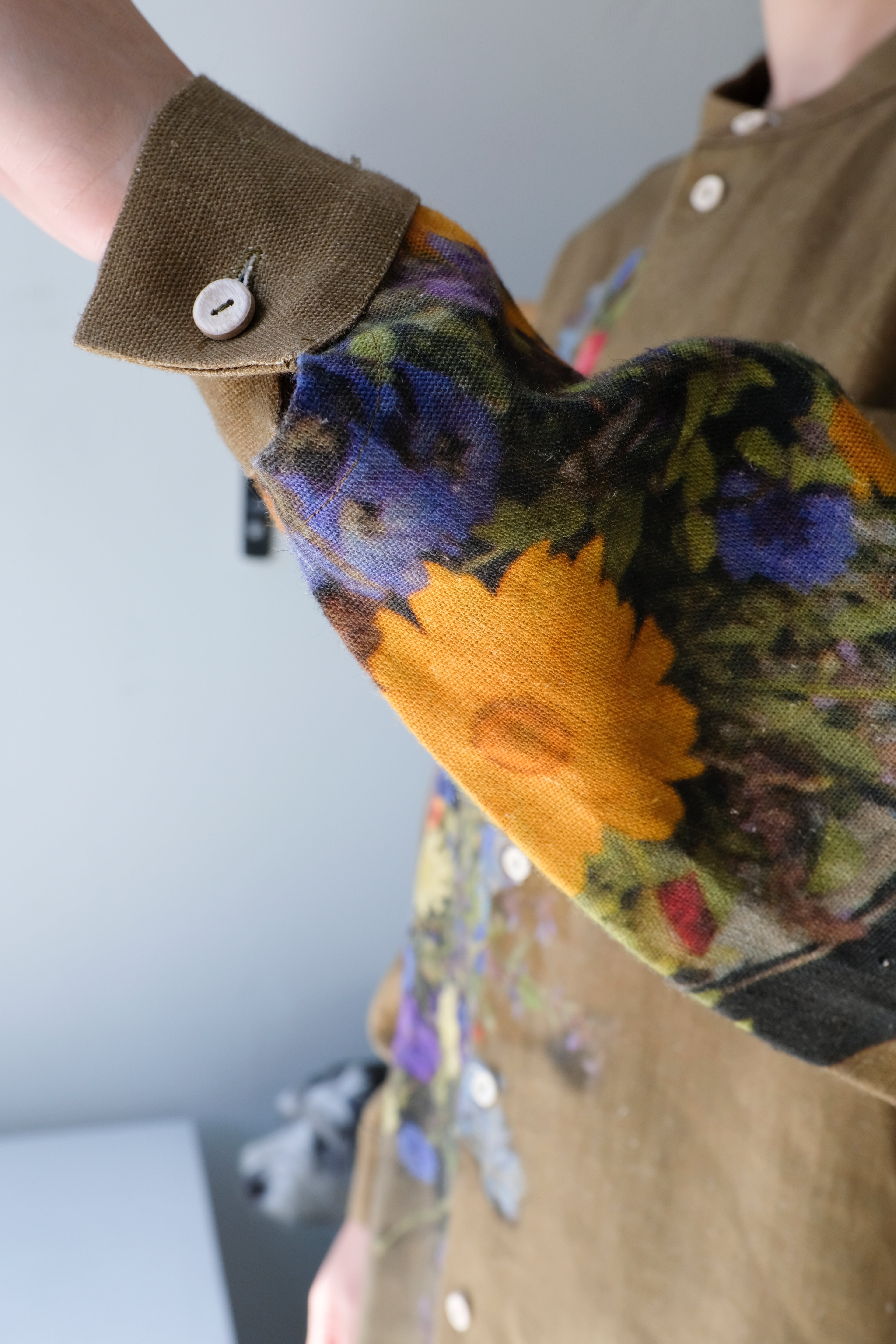 Anntian - Unisex Shirt - Print I - Sleeve detail