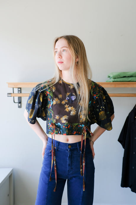 Anntian - Folktop - Print Z (Dark Flower Power) - front
