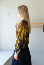 Load image into Gallery viewer, Anntian - Pullover Hemp Top - Print O (Green Floral)) -side
