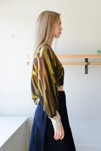 Load image into Gallery viewer, Anntian - Pullover Hemp Top - Print O (Green Floral)) - side
