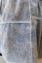 Load image into Gallery viewer, Anntian - Shorts The Clash - Garment Dyed Blue -  detail
