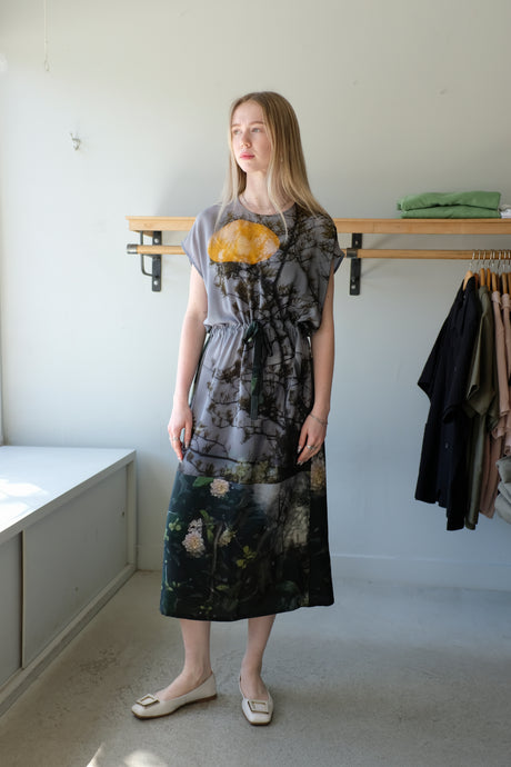 Anntian - Simple Dress - Print T (Reflections Lantern) - front