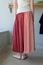 Load image into Gallery viewer, Anntian - Wide Skirt - 4 Red/Pink - back
