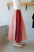 Load image into Gallery viewer, Anntian - Wide Skirt - 4 Red/Pink - side
