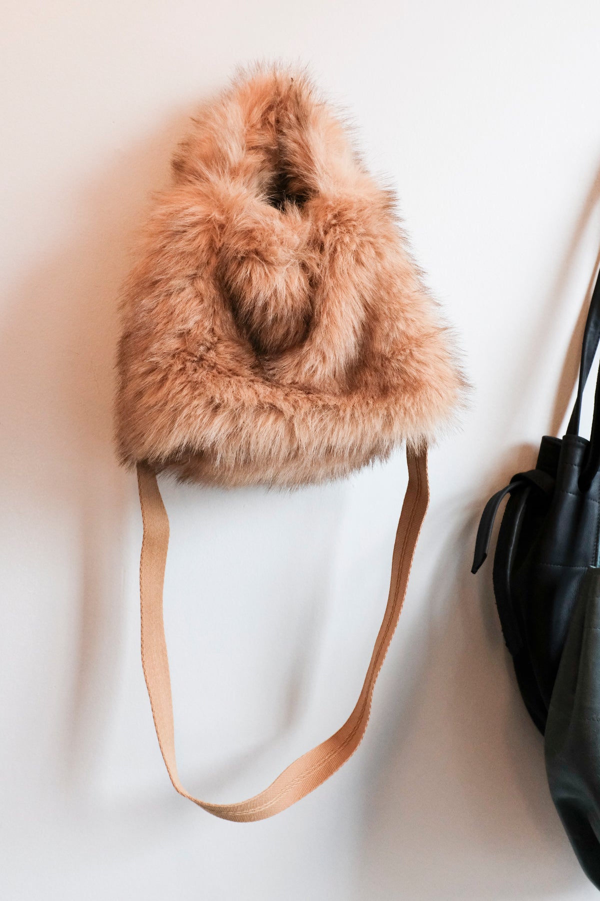 Hochet Faux-Fur Handbag - Ambre