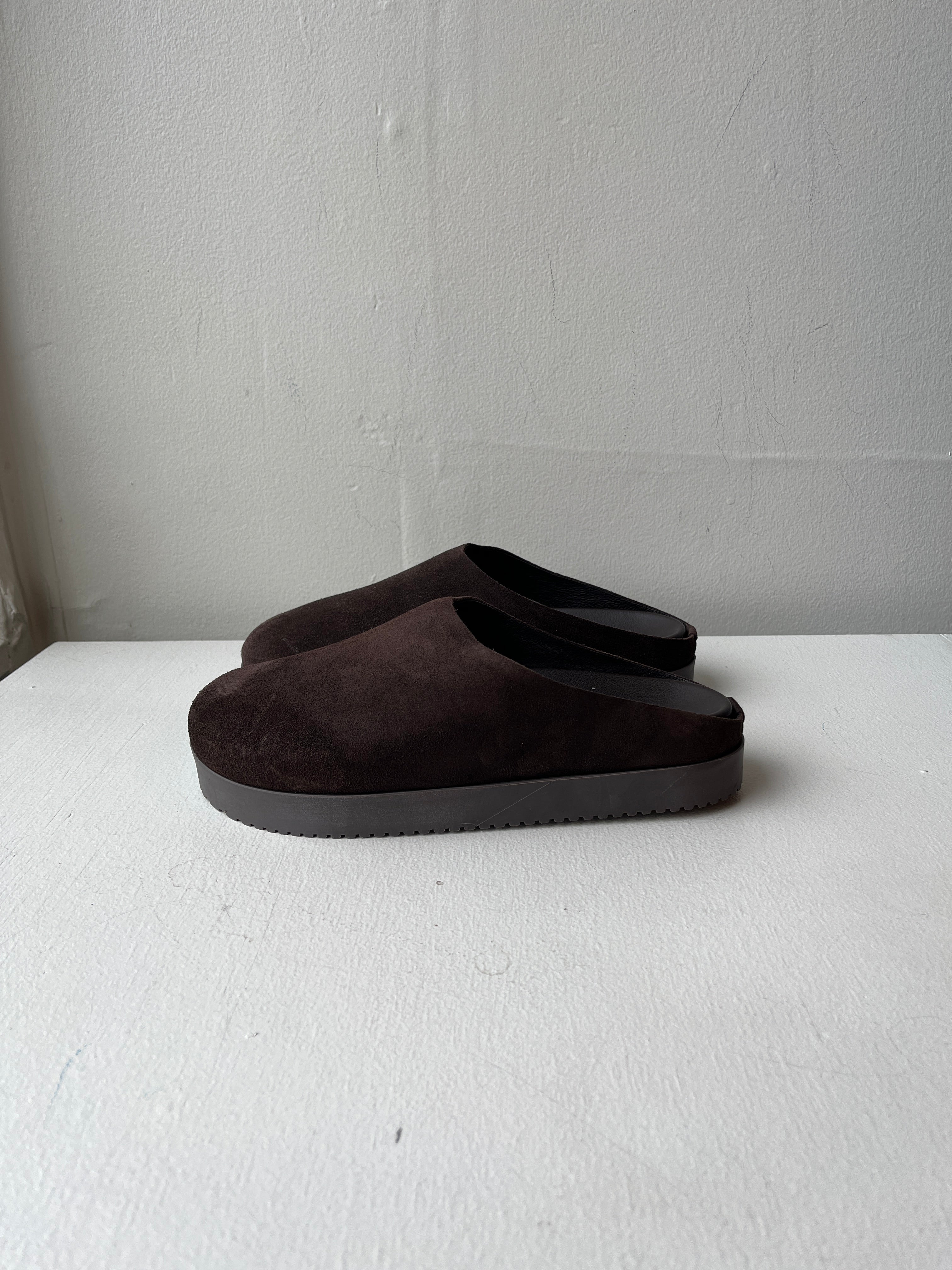 Ada Suede Clog - Dark Brown