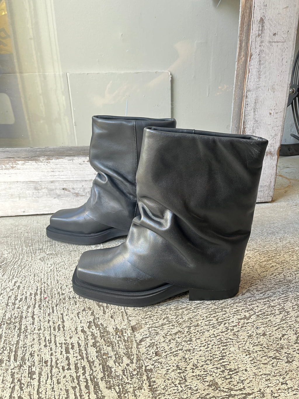 Pavement Edona Ankle Boots - Black