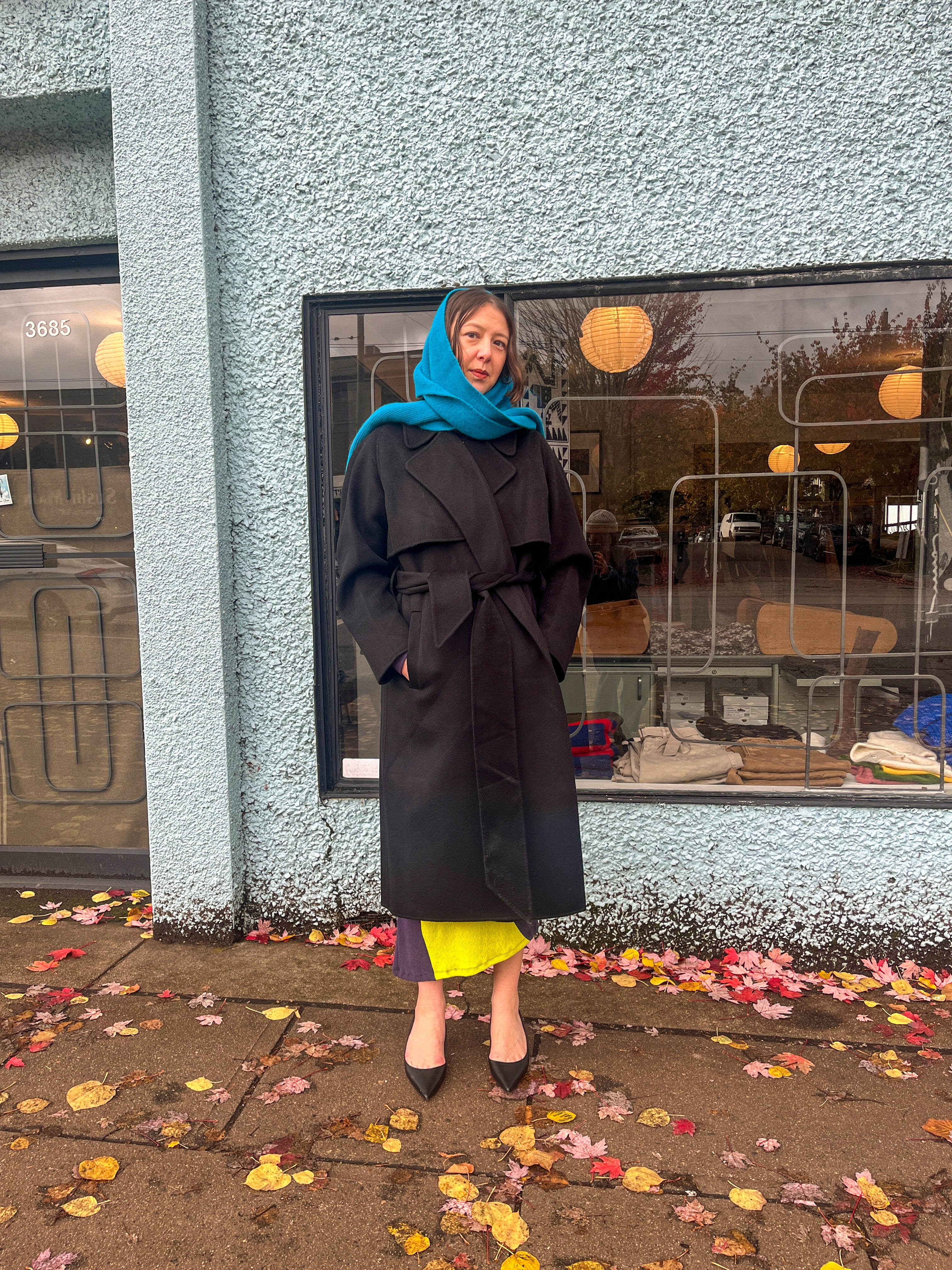 Le Bonnet - Scarf (Lambswool) - Teal - front, worn on model