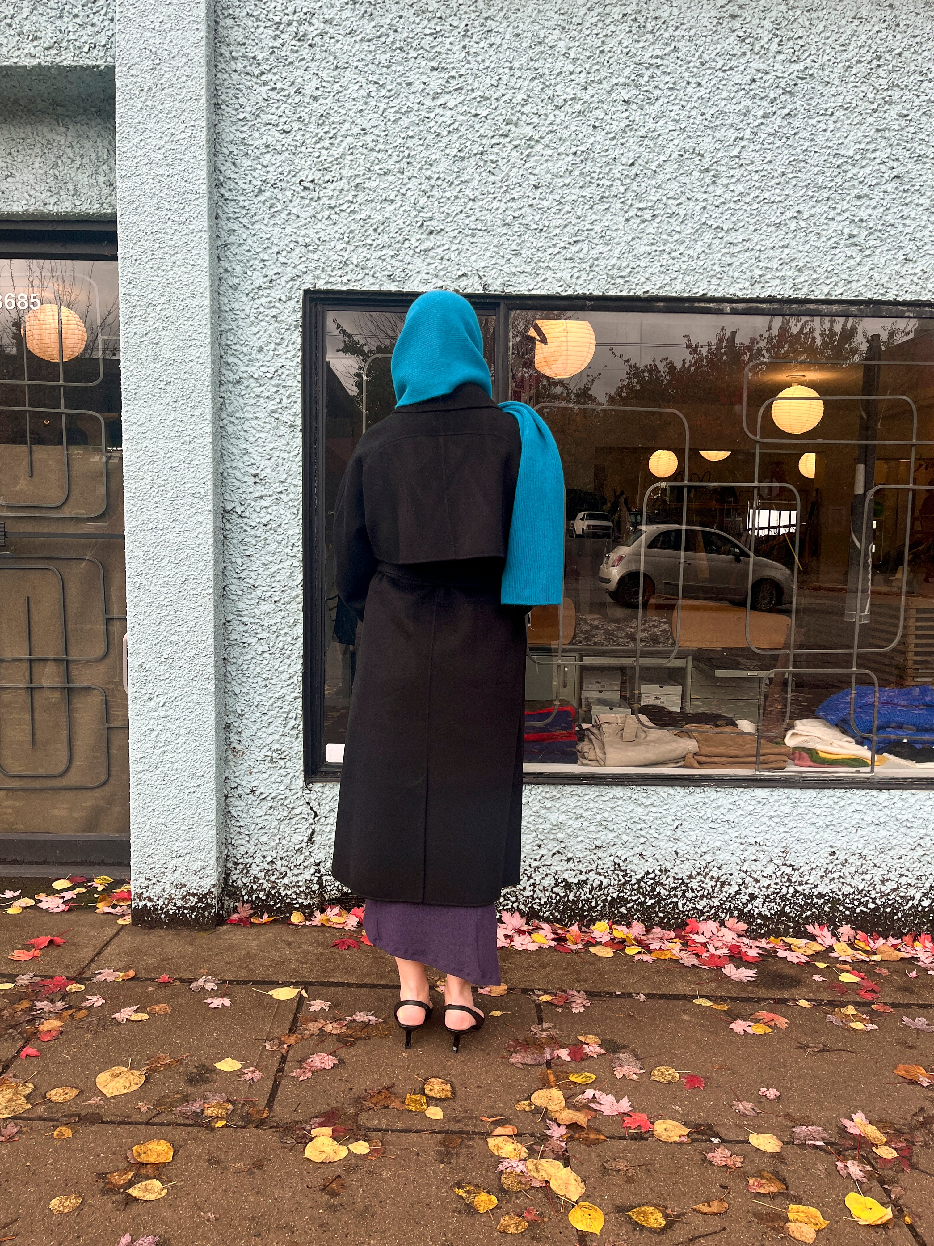 Le Bonnet - Scarf (Lambswool) - Teal - back, worn on model