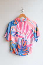Load image into Gallery viewer, Allison Wonderland - Dockside Blouse - Tropical - flatback
