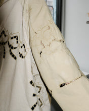 Load image into Gallery viewer, Anntian - Upcycling Shirt - Gold Vintage Table Cloth - detail
