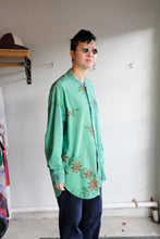 Load image into Gallery viewer, Anntian - Upcycling Shirt - Jade Vintage Table Cloth - B - side
