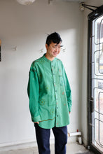 Load image into Gallery viewer, Anntian - Upcycling Shirt - Jade Vintage Table Cloth - C - front
