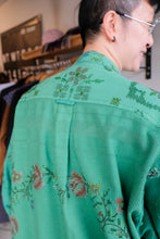 Load image into Gallery viewer, Anntian - Upcycling Shirt - Jade Vintage Table Cloth - C - back detail 2
