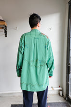 Load image into Gallery viewer, Anntian - Upcycling Shirt - Jade Vintage Table Cloth - B - back
