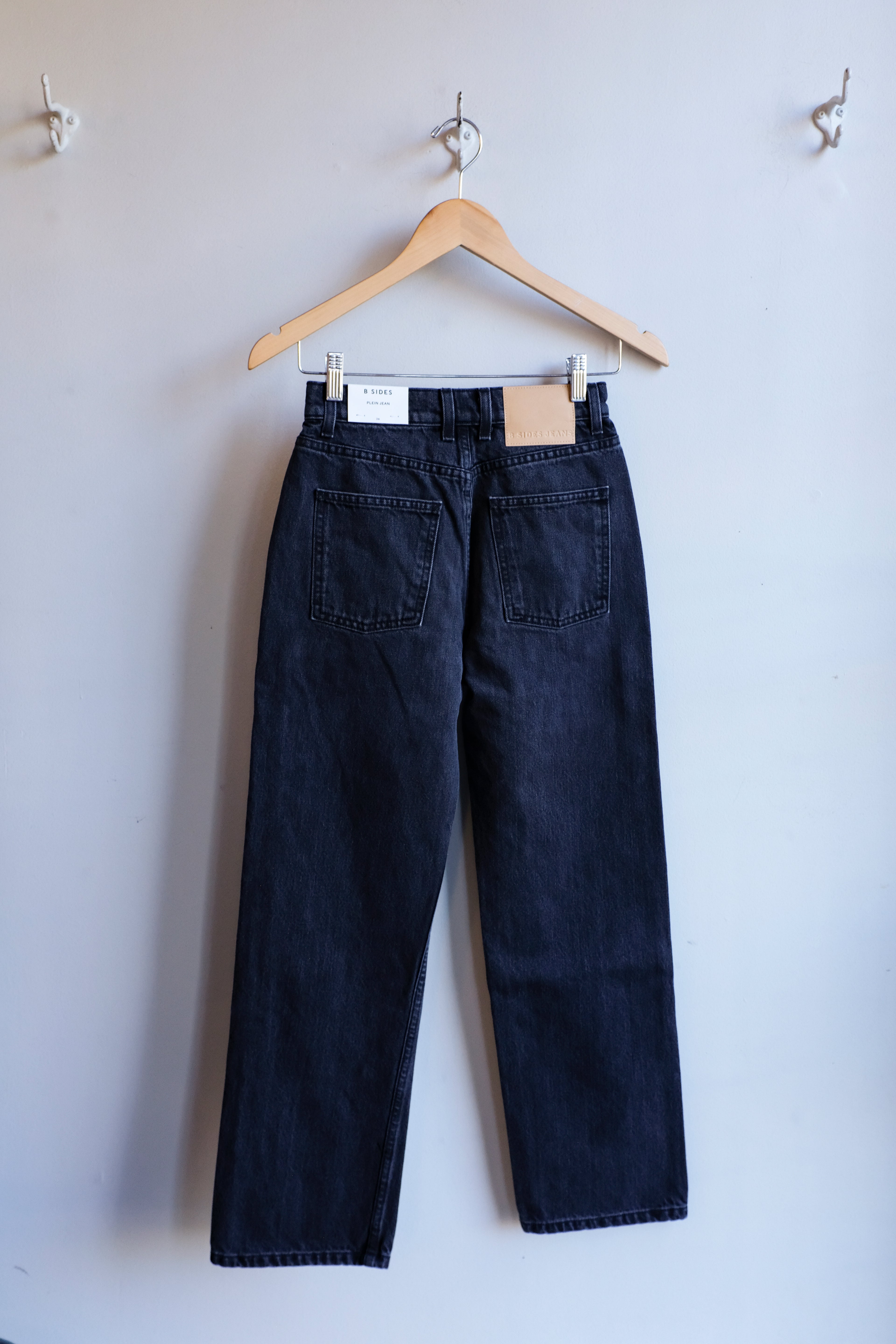 B-sides - Plein Jean - Still Black - Back