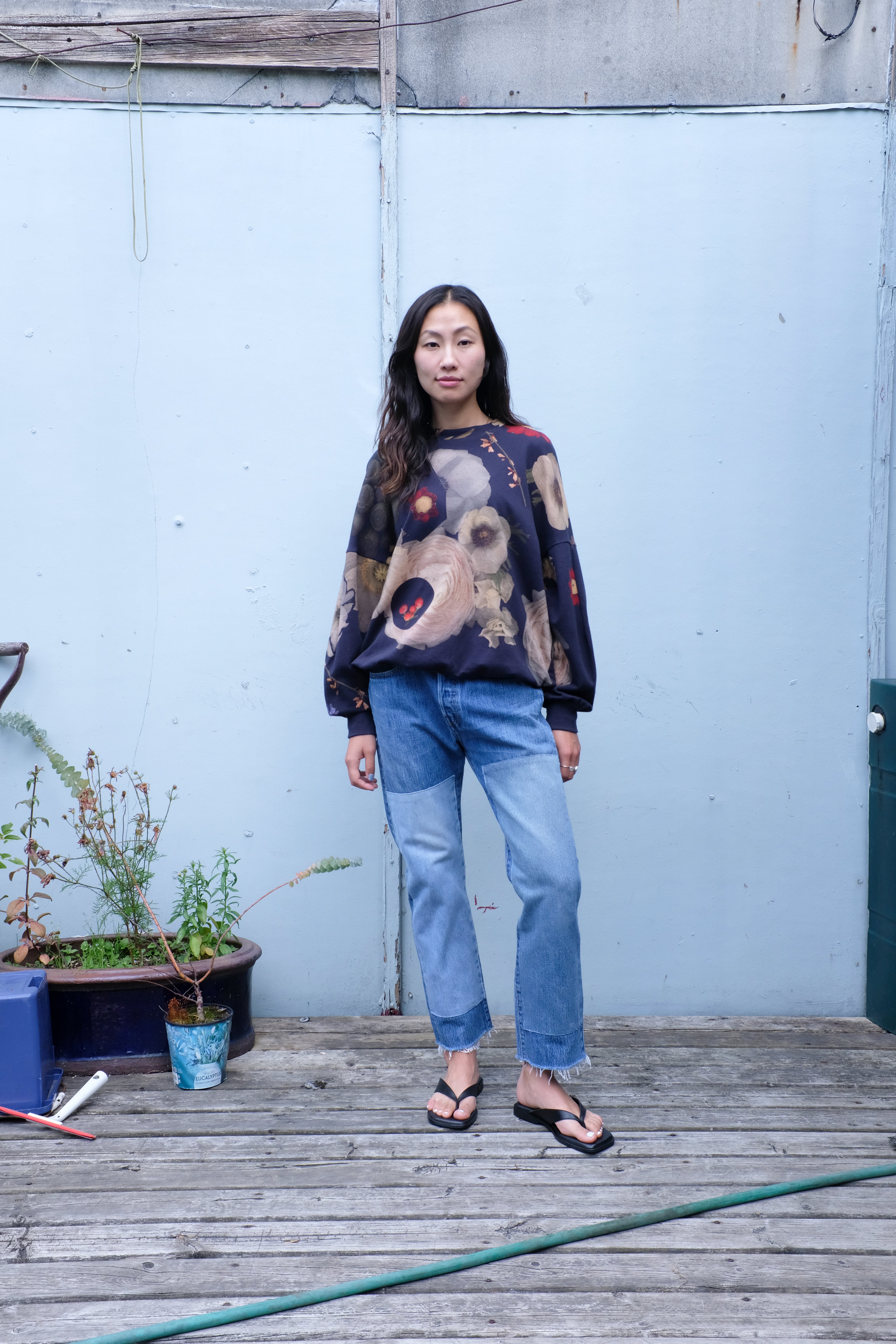 Anntian - Flowers Sweatshirt - Print X - bsides - Slim Lasso Jean - Ed Wash  -front 