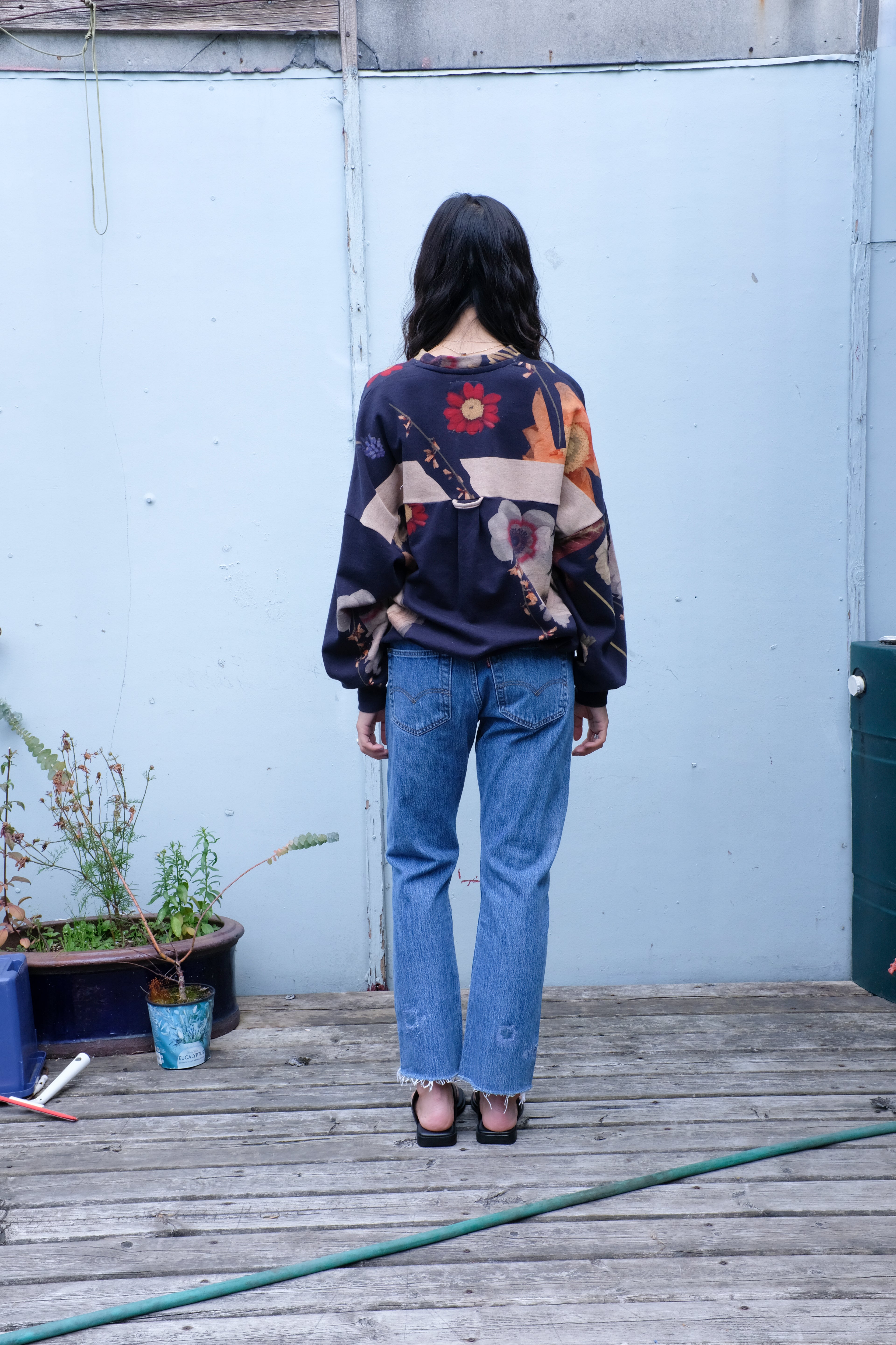 Anntian - Flowers Sweatshirt - Print X - bsides - Slim Lasso Jean - Ed Wash  -back