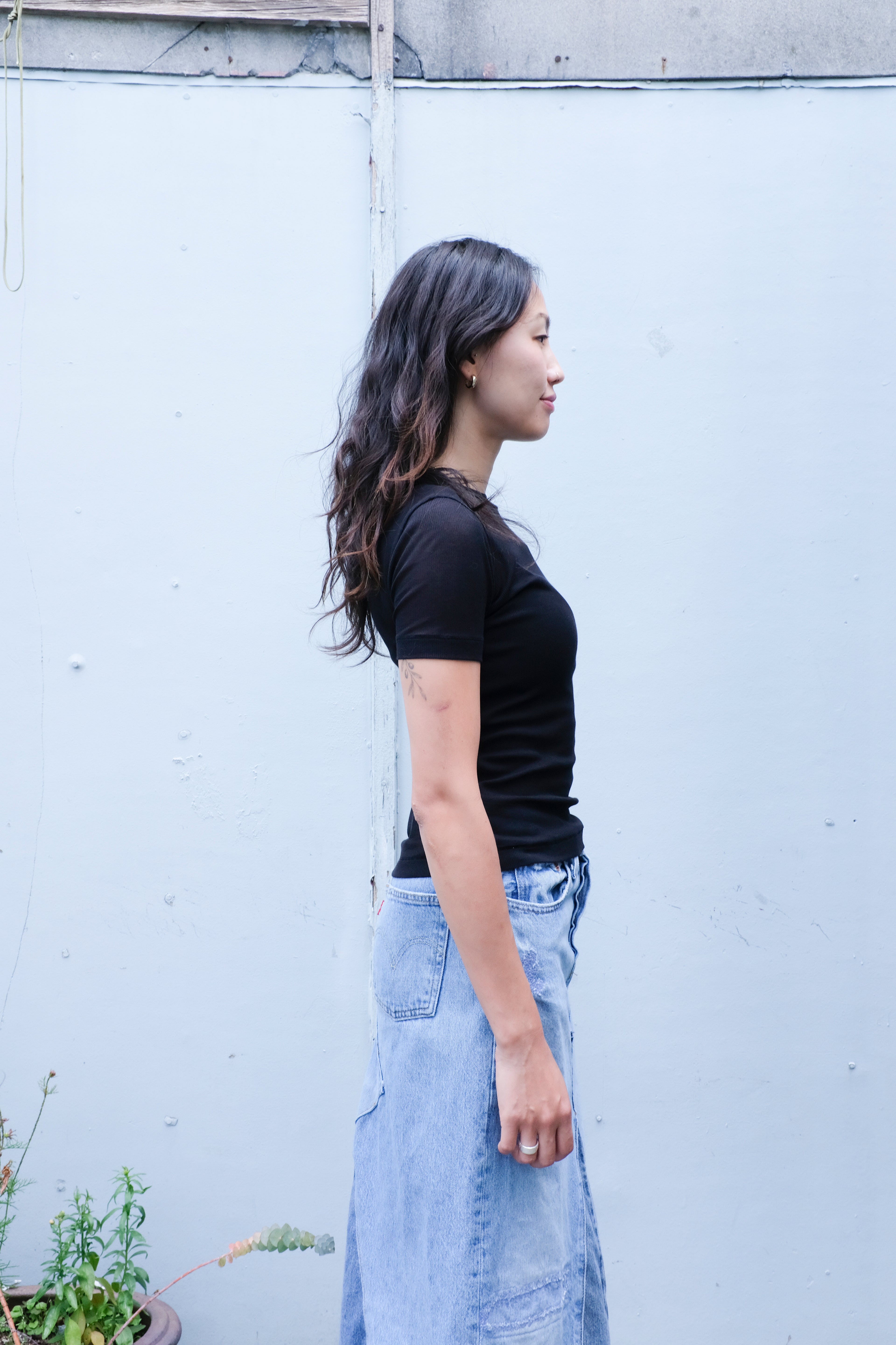 B-sides - Vivien Rib Tee - Black - side