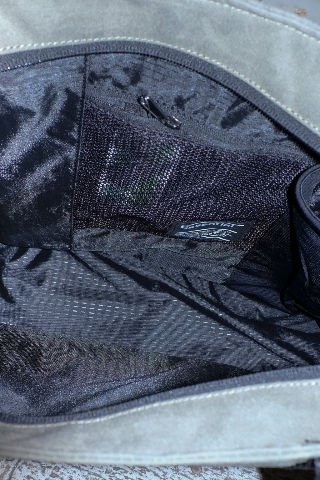 DB Journey - Essential Tote 20L - Forest Green - Open