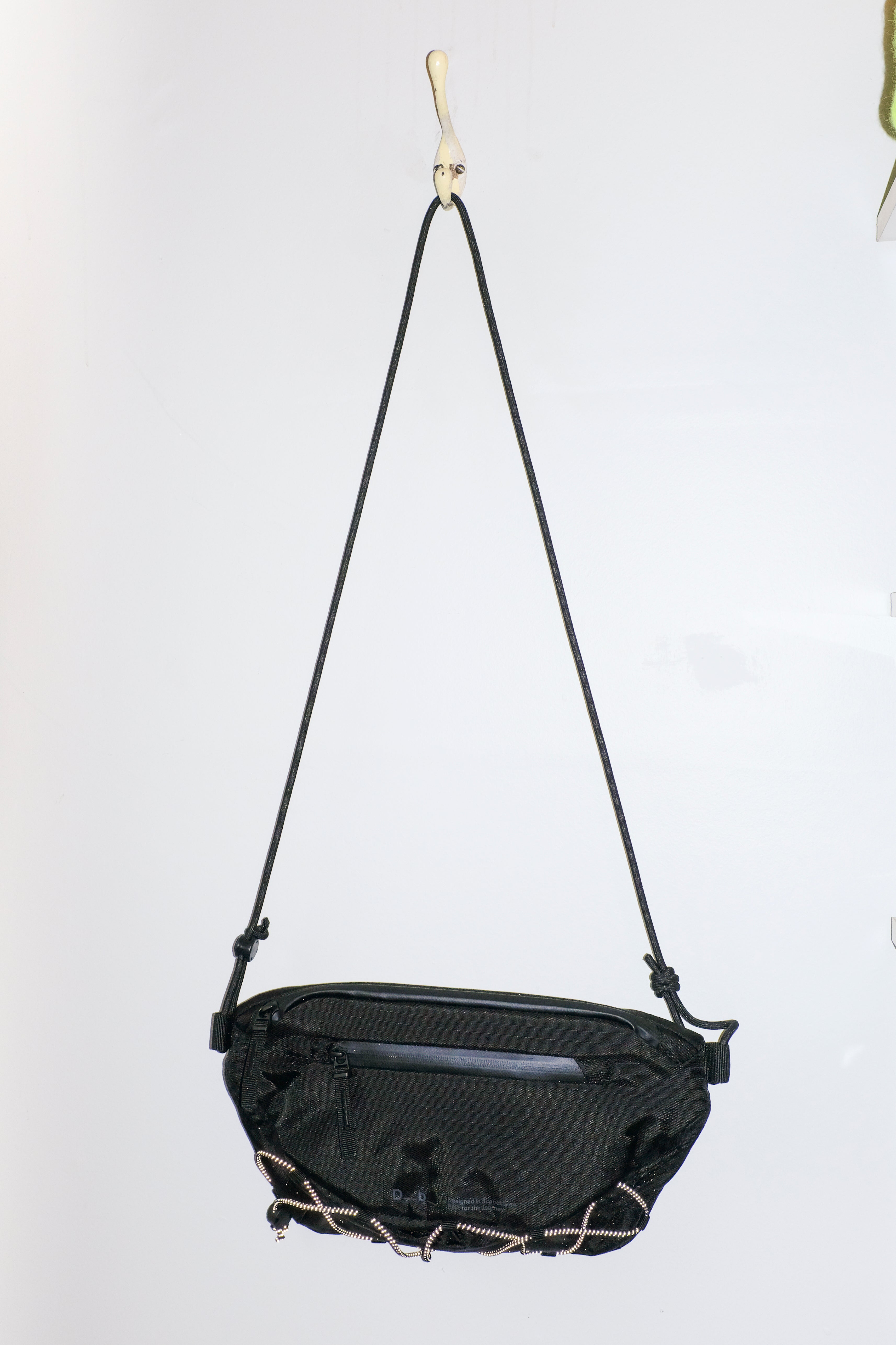 DB Journey - Roamer Pro Sling Bag 6L - Black Out - Closed
