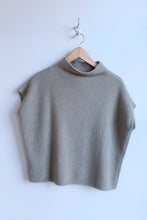 Load image into Gallery viewer, the front and back of this sweater is identicle
