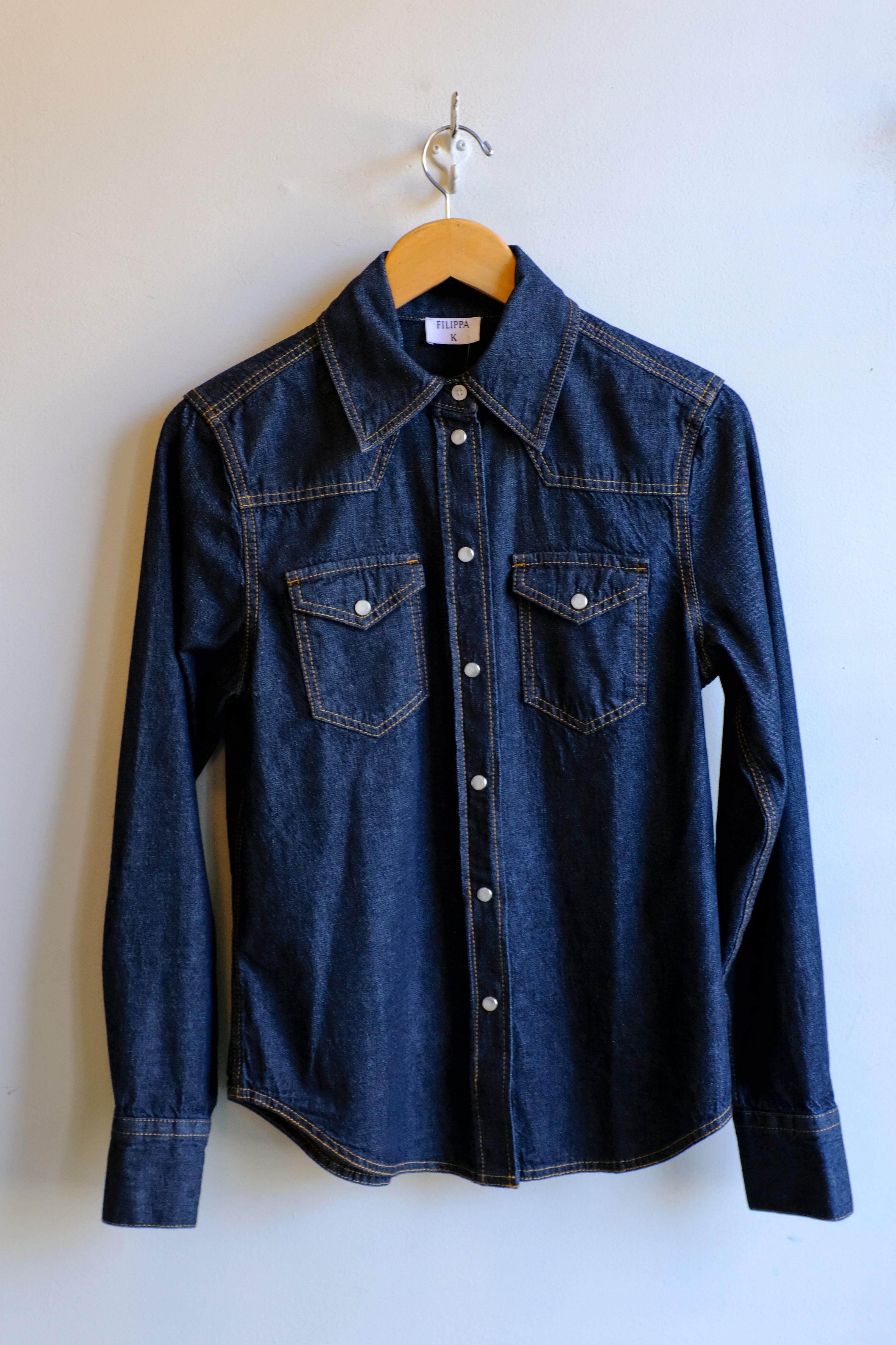 filippa k - Classic Denim Shirt - Rinsed Blue Wash - flat front