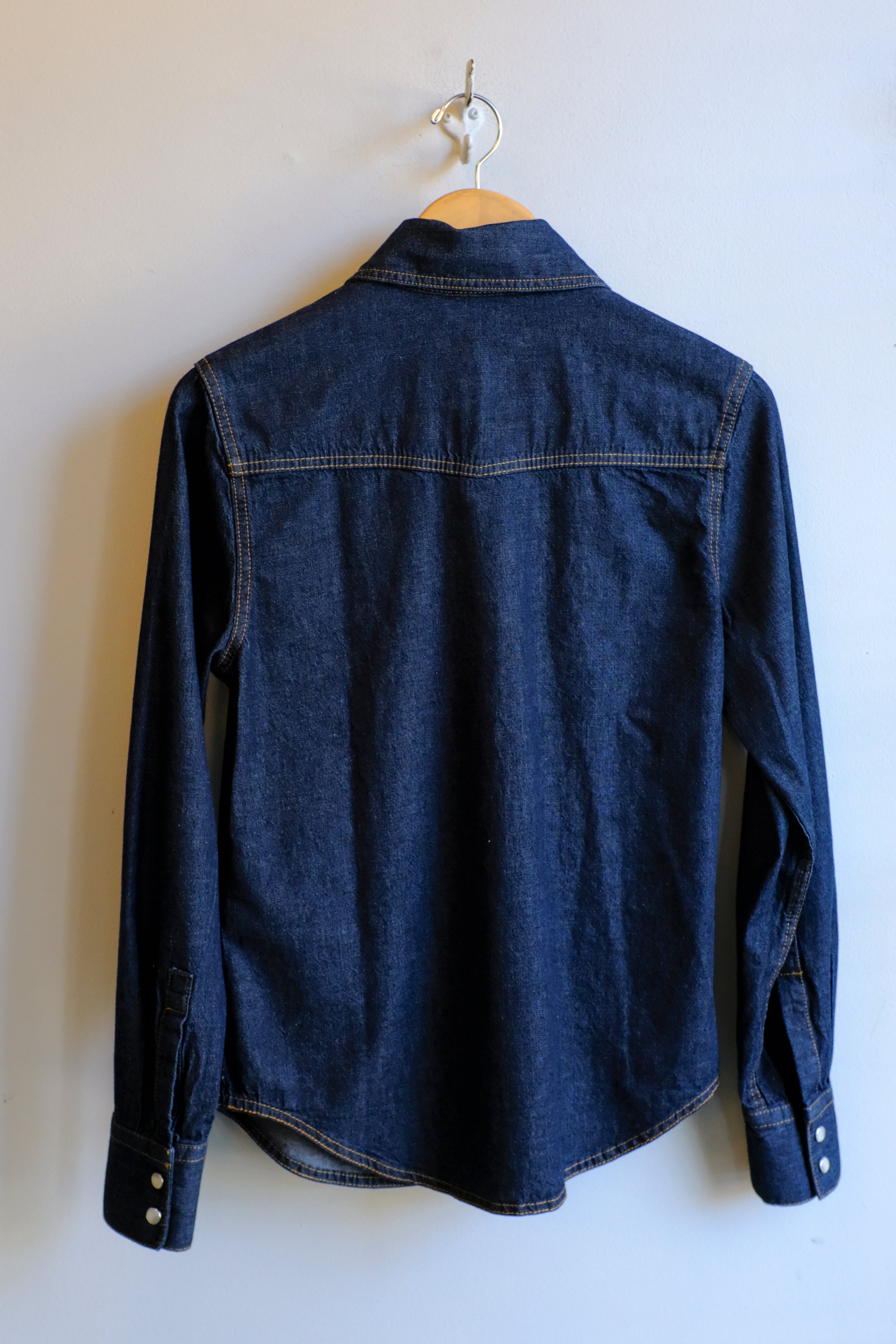 filippa k - Classic Denim Shirt - Rinsed Blue Wash - flat back