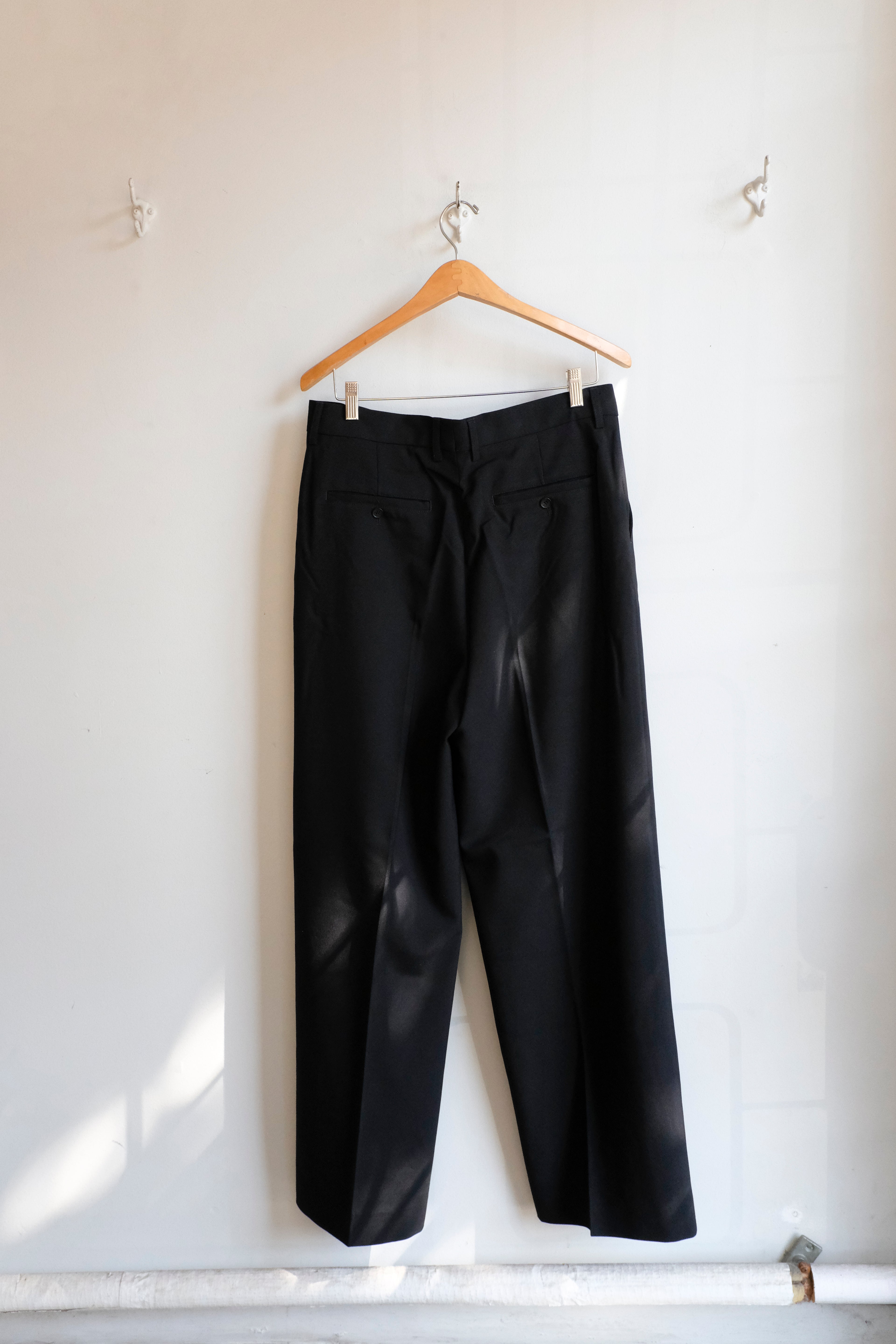 Filippa K - Hector Trousers - Black - flat back