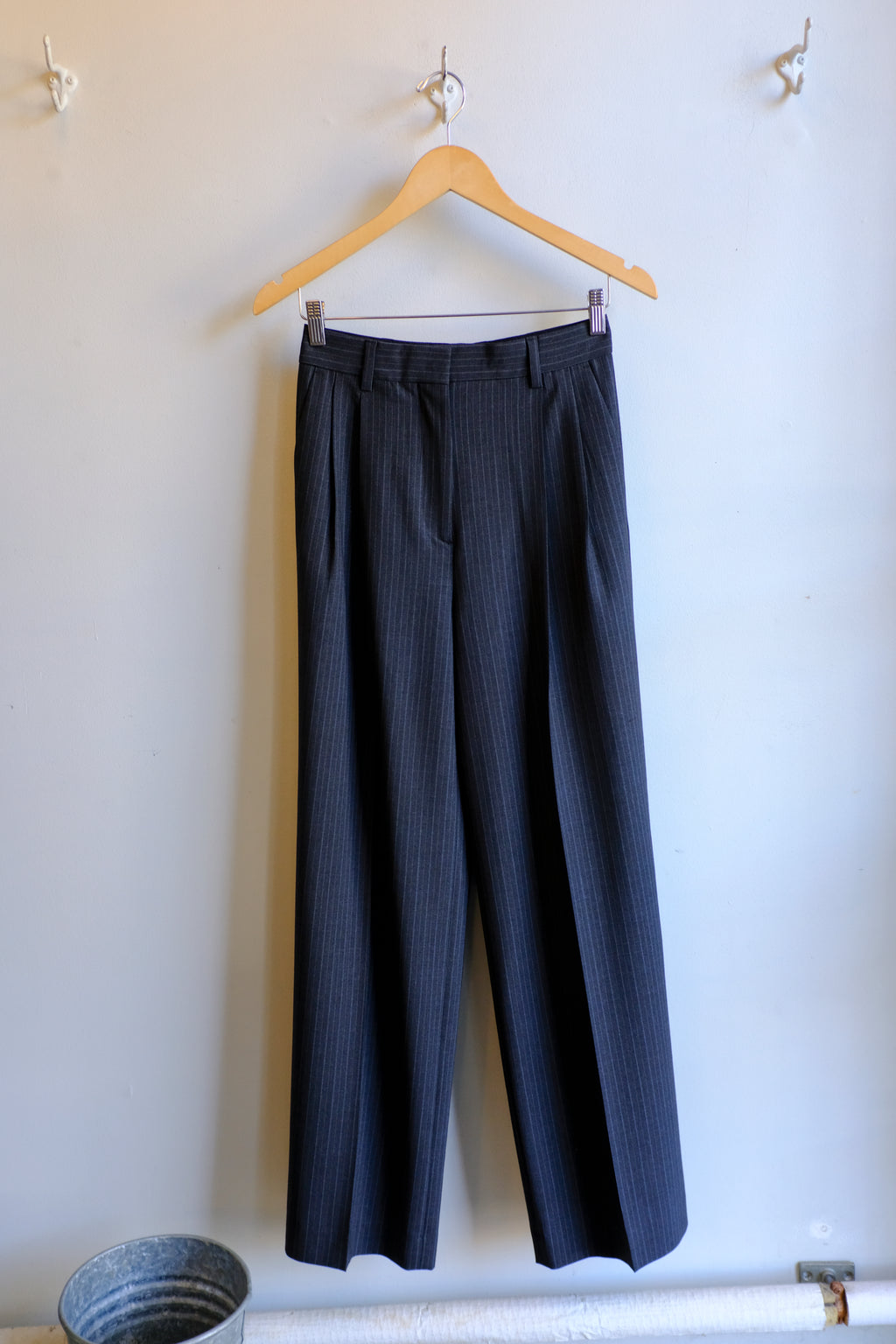 filippa k - Darcey Pinstripe Trousers - Anthracite Melange - flat front