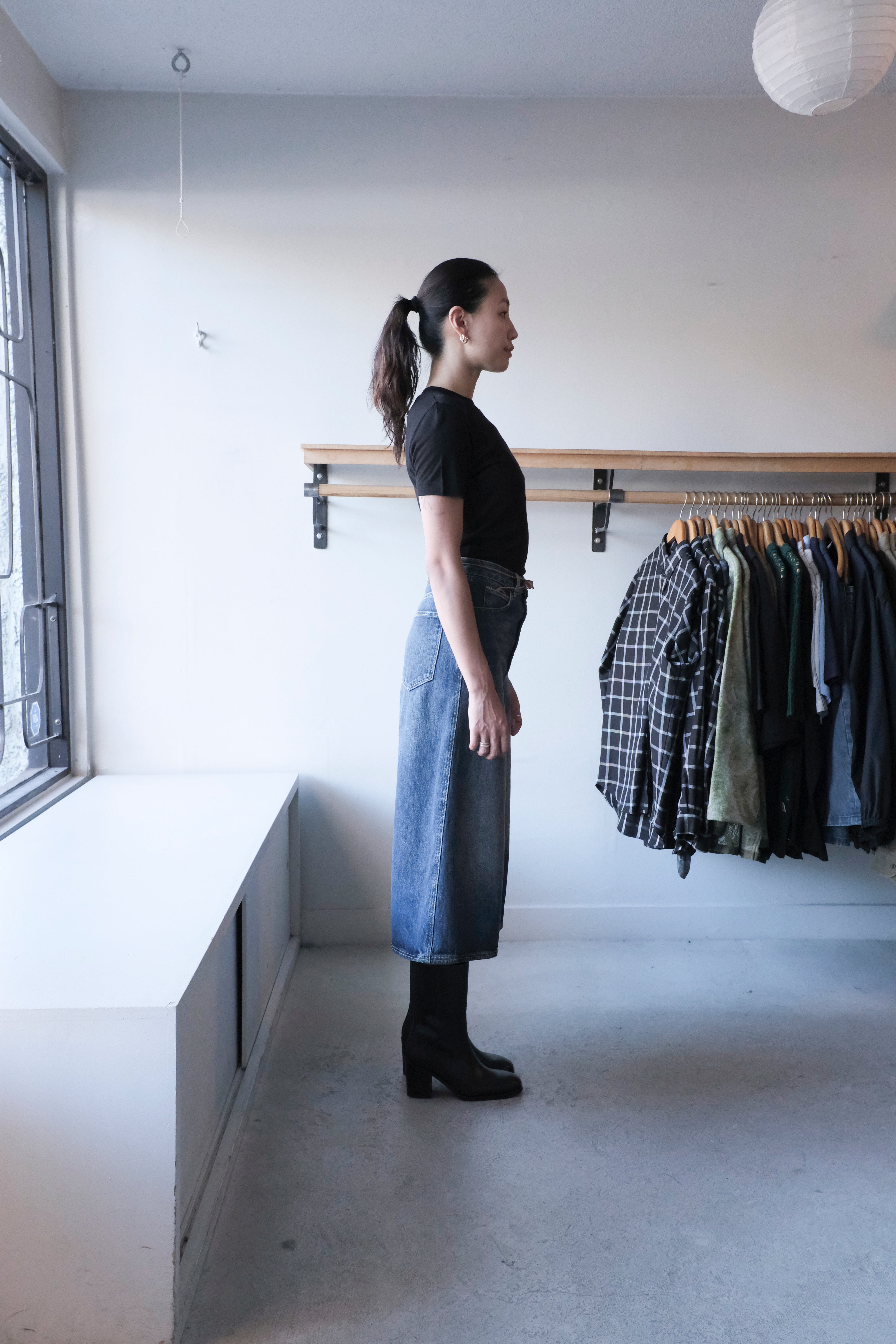 soeur - Lyocell Cashmere Tee -  black - Joyce Culotte Jeans - Washed Denim - side