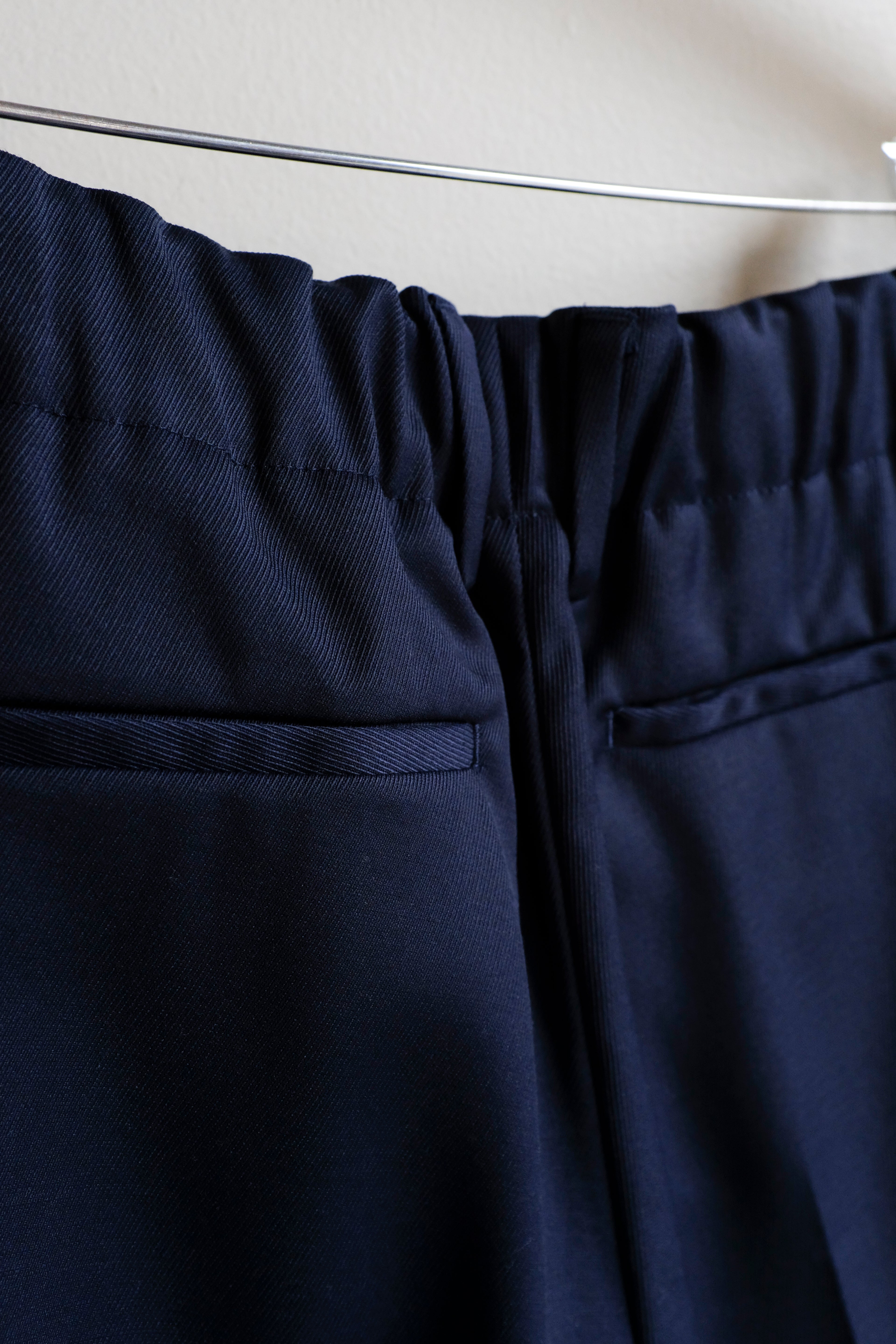 Filippa K - Troy Trouser - Ink Navy - Flat - detail