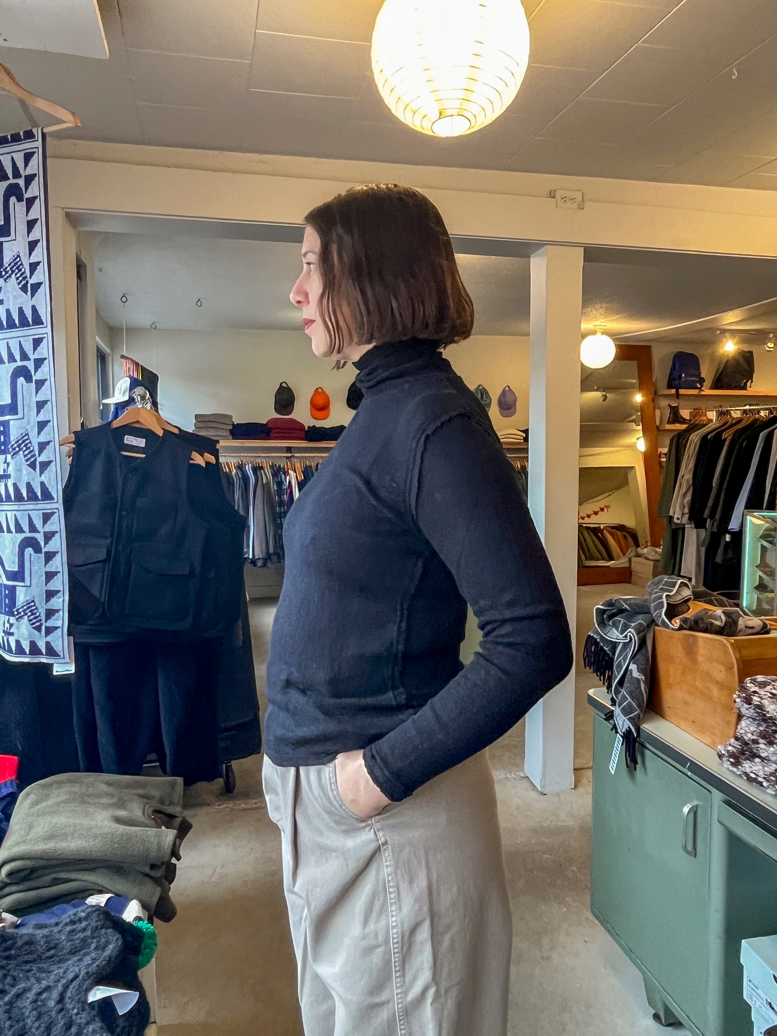 Gudrun - Bjork Turtleneck - Black (Merino) - side