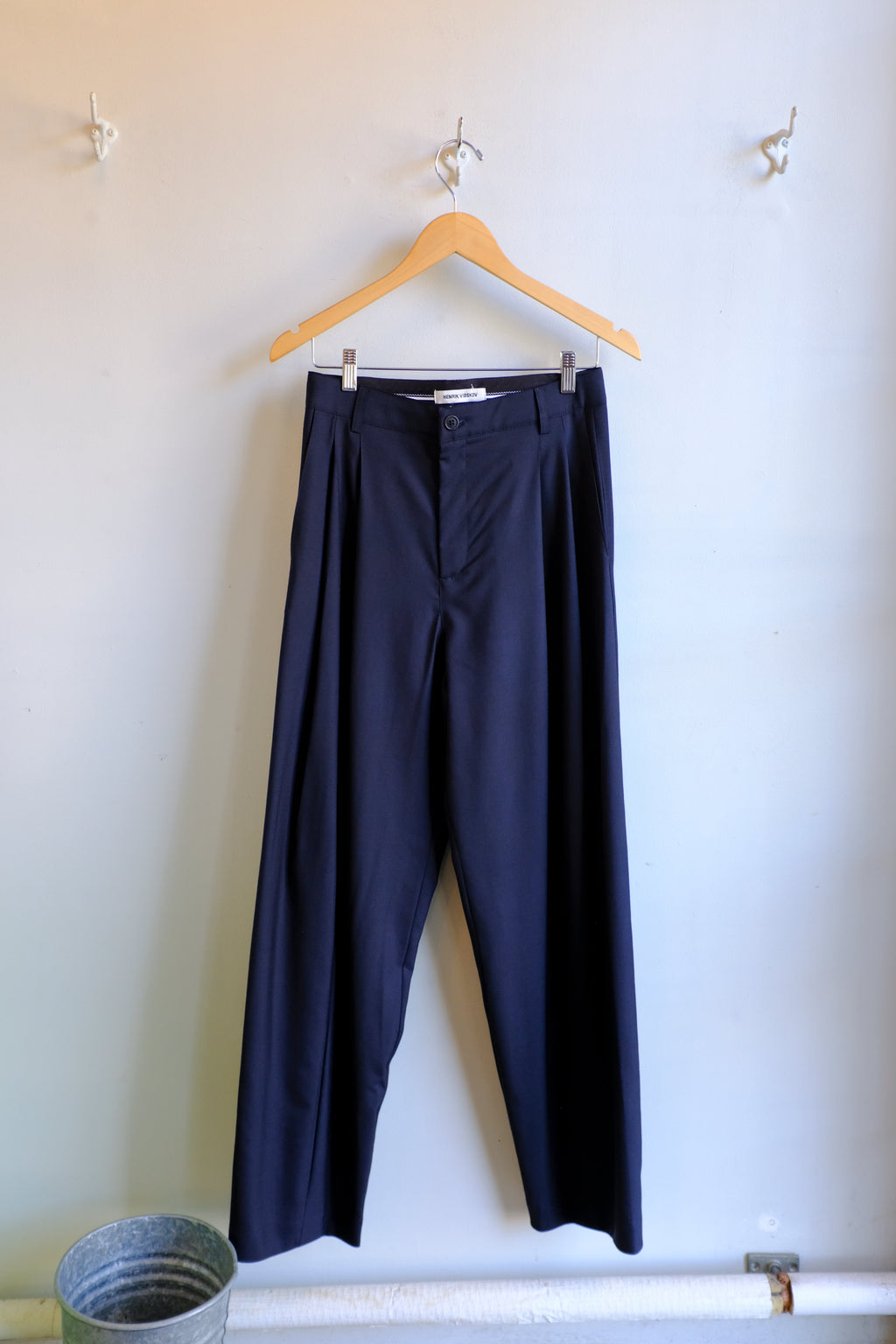 Henrik Vibskov - Claus Pant - Tropical Navy - flat front